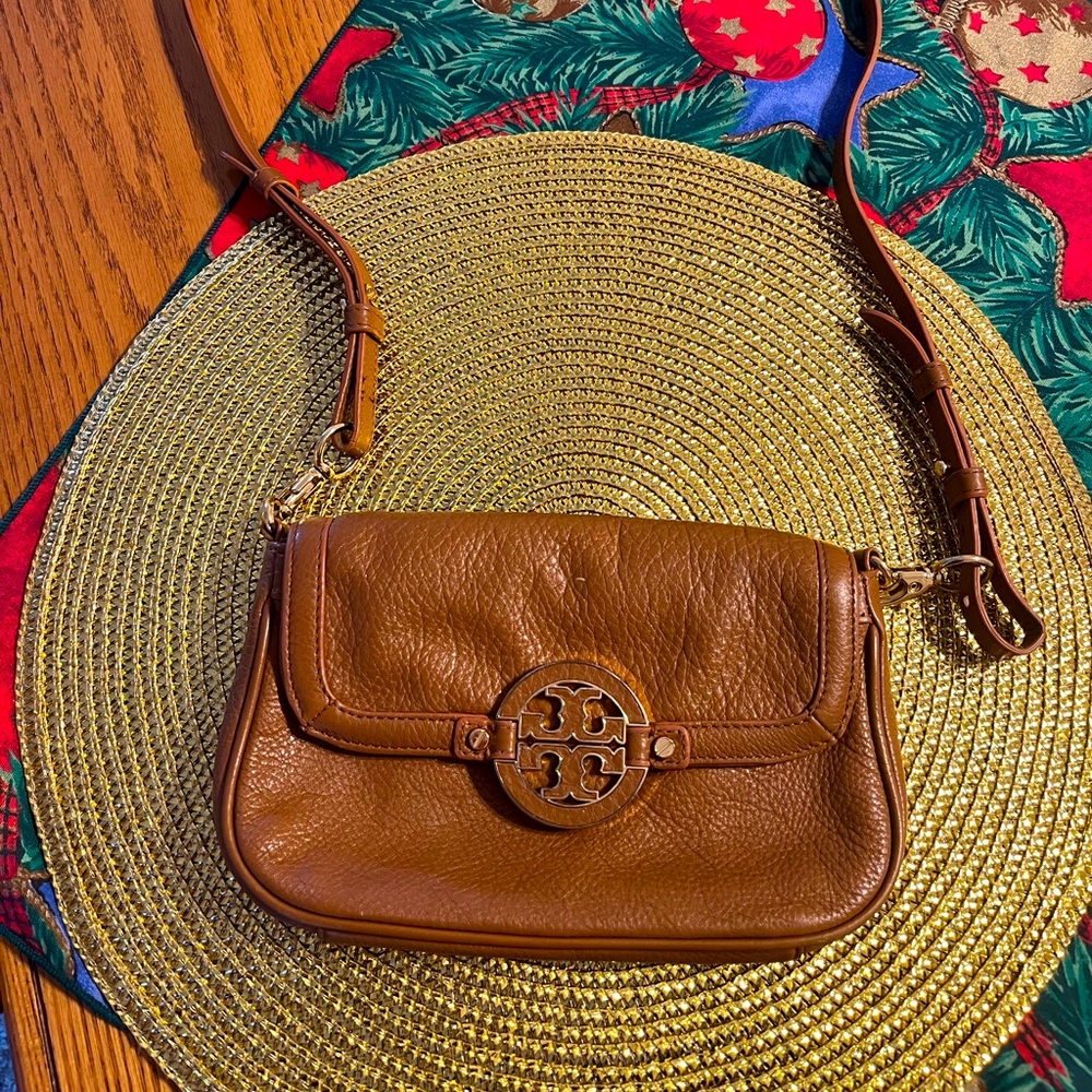 Tory Burch small crossbody purse.  In great condition, hardly used.